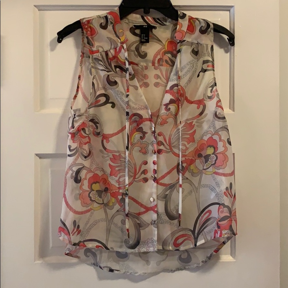 Tank top blouse with fun flirty print